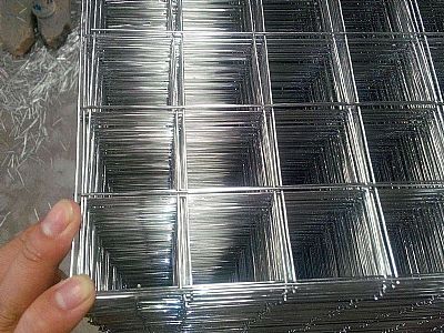 鋼絲網(wǎng)片在展覽會中，也可以用作展覽架。